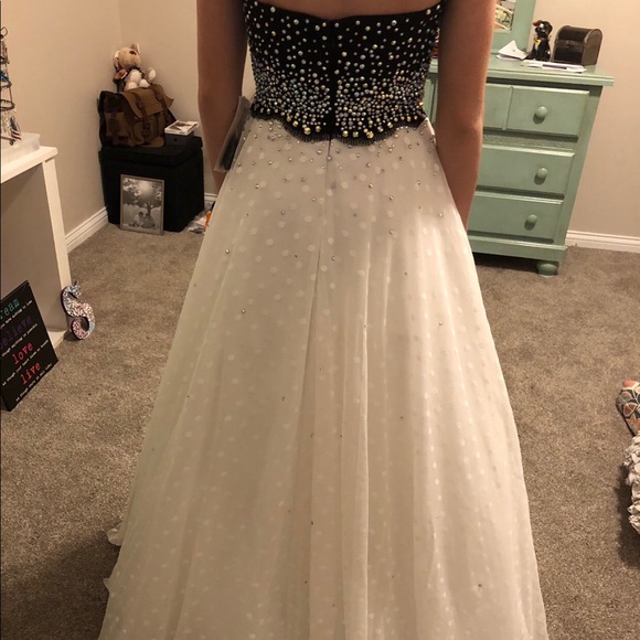 Prom or Modeling dress - Picture 2 of 6